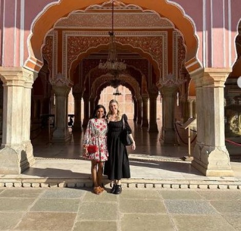 American Actress Mindy Kaling in Jaipur, shares pictures from Pink City