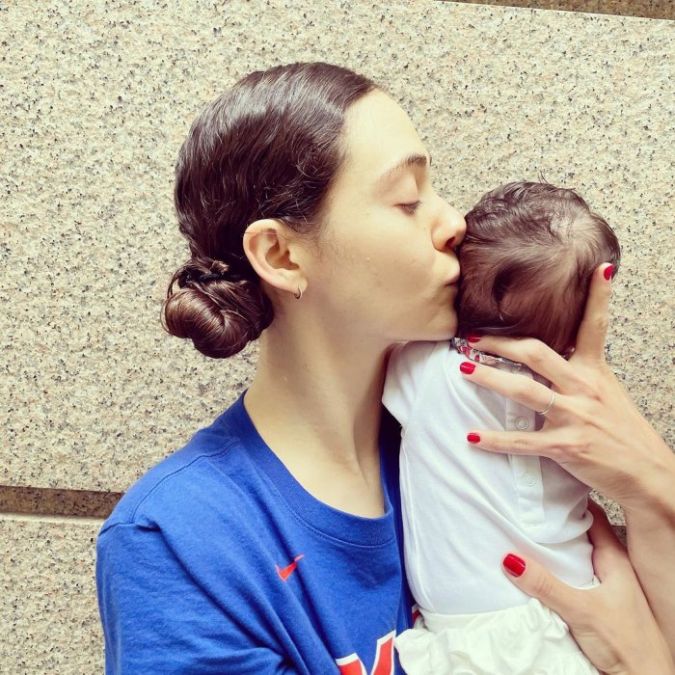 Emmy Rossum shares FIRST picture with her newborn, also promote vaccines awareness