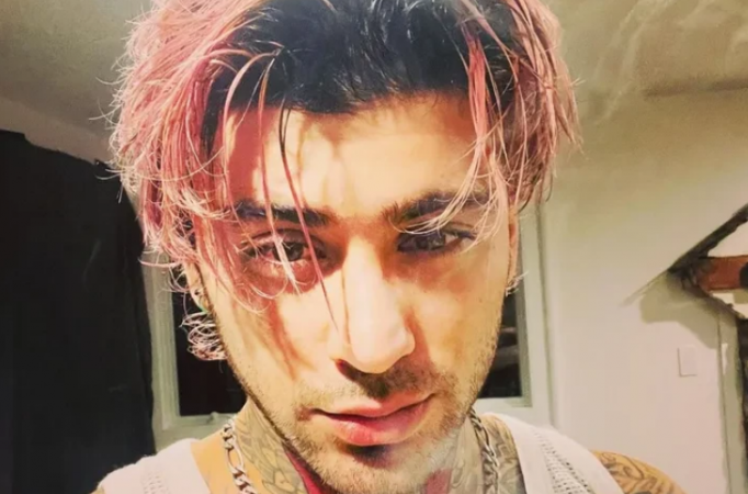 Zayn rocks pink hair in a dreamy selfie, fans have gone wild in the comments