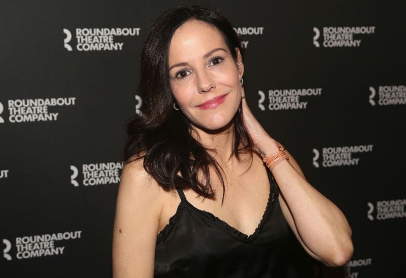 'Weeds' star Mary-Louise Parker joins Natalie Portman in 'The Days of Abandonment'