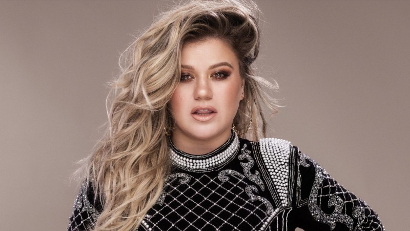 Kelly Clarkson said she will never get Botox and hopes she wrinkles 'like a dog' to show people aging is normal