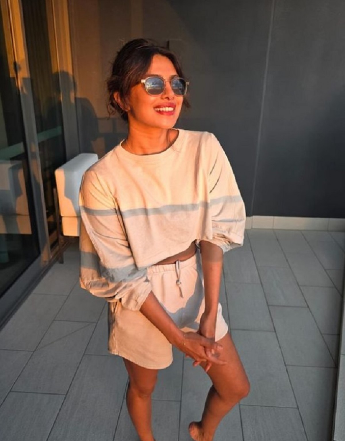 Priyanka Chopra was seen enjoying the sunset in the balcony of her house, the actress shone like gold as the sun shined