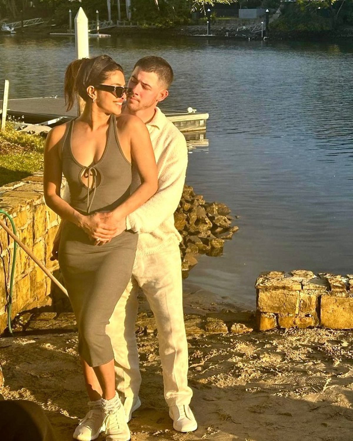 Priyanka Chopra took a break from the shooting of the film and met Nick, the actress was seen smiling in her husband's arms