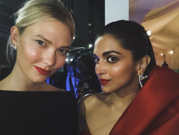 Throwback Selfie! Karlie Kloss flaunts her red lips with Deepika Padukone