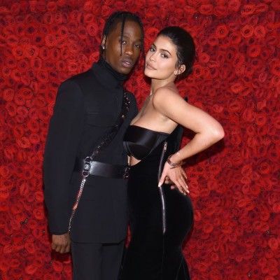 Kylie Jenner Stuns With Her Brown Leather Outfit Promoting 'Grinch' Makeup Look