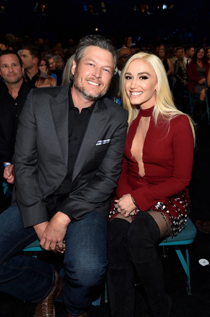 Gwen’s new engagement ring close up view from the country star Blake Shelton
