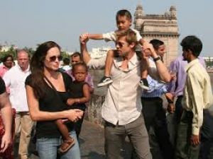 Brad Pitt to vacation with children before  custody trial with Angelina Jolie on December 4