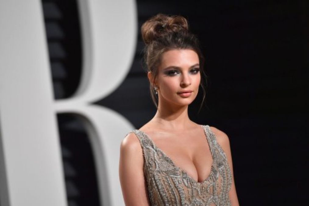 Emily Ratajkowski REVEALS singer Robin Thicke canoodled her while shooting Blurred Lines music video