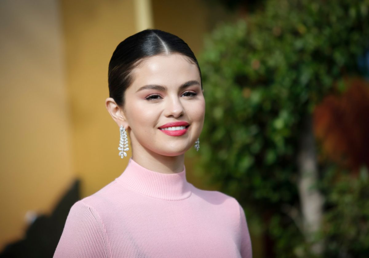 Selena Gomez shares a sight into of her collab with Coldplay for emotional track: Video