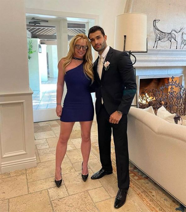 Spears discusses her wedding destination with Sam Asghari; solicits fan suggestions