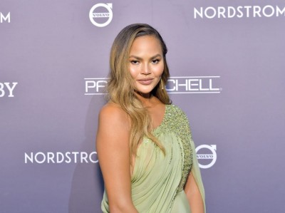 Chrissy Teigen makes her comeback at Instagram after facing a miscarriage