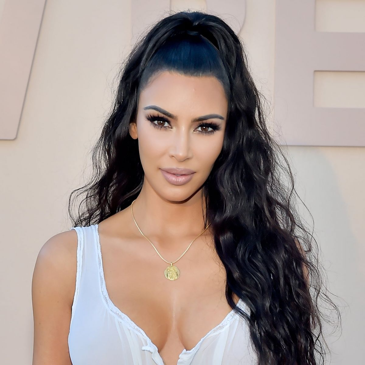 Do You know? Kim is a mix of a descent, Having an American dad and a Dutch-English-Irish-Scottish Mum
