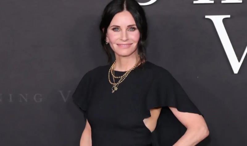 Here's  how Courteney Cox reacts to Kanye West's criticism of Friends being not 'funny'