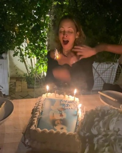 Video Viral! Actress Nicole Richie accidentally lit her hair while blowing out the candles on her birthday cake
