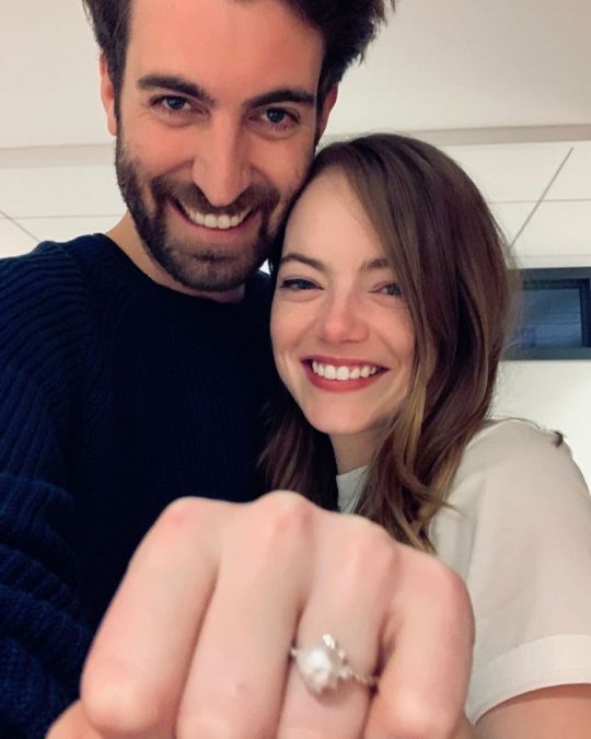 Emma Stone & Dave McCary flaunt their sign of love!