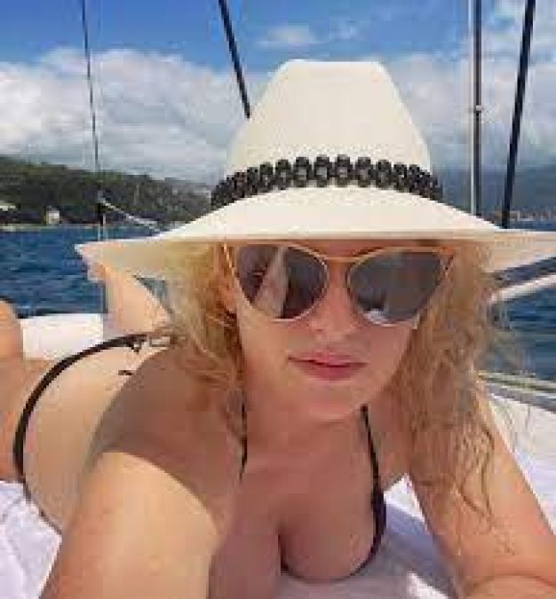 Rebel Wilson flaunts her body in new swimsuit; See pic