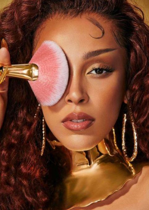 Singer Doja Cat and BH Cosmetics TEAM UP for new makeup line; See post