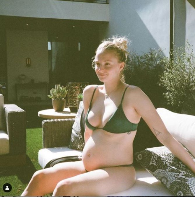 Sophie Turner shares her pregnancy pictures; see here!
