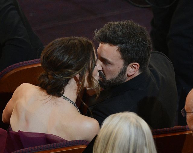 Ben Affleck,Jennifer Garner kissed in a Hotel