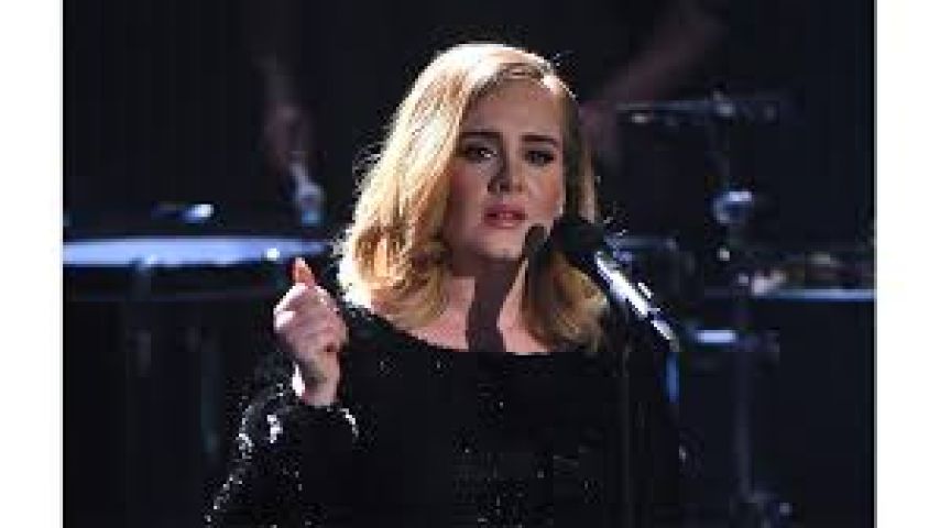Adele again apologize for forgetting the lyrics !