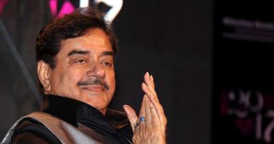 Shatrughan Sinha praises Kangana Ranaut, says she made it on her own terms