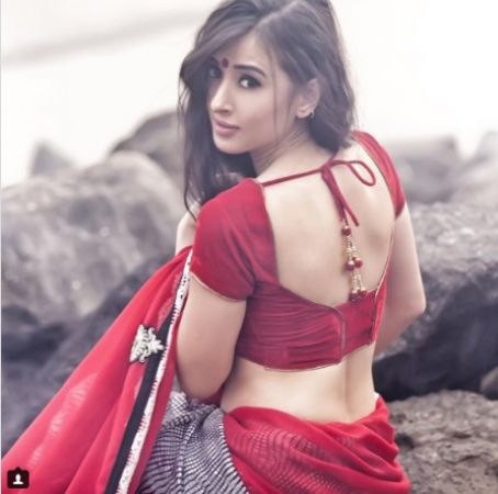 Mona Darling fame Suzanna Mukherjee flaunts her beauty in these pictures