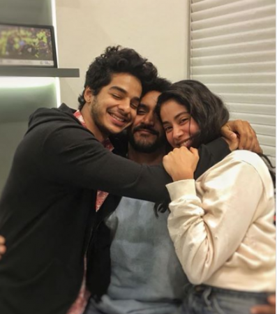 Janhvi Kapoor shares an endearing photo with her co-star Ishaan Khatter