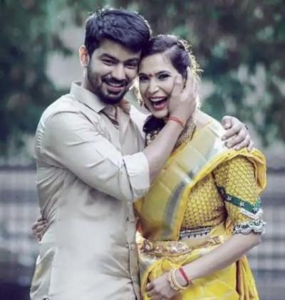 Mahat Raghavendra gets engaged to girlfriend Prachi Mishra