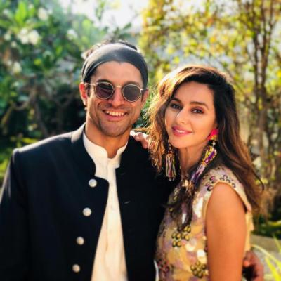 Farhan Akhtar and girlfriend Shibani, gives couple goals to us