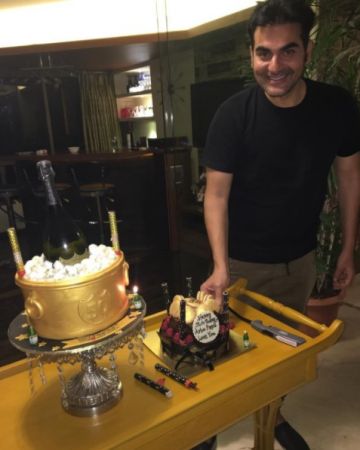 Arbaaz Khan cut the birthday cake with ex-wifey Malaika Arora