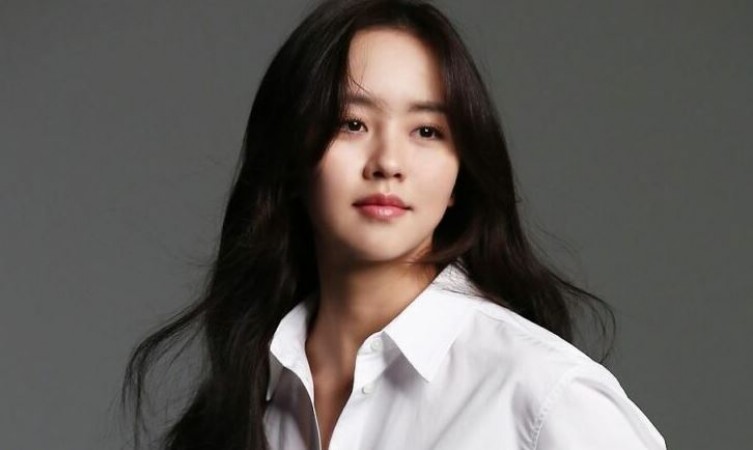 ‘Love Alarm’ star Kim So Hyun to lead the webtoon-based romance drama ‘Is It A Coincidence?’