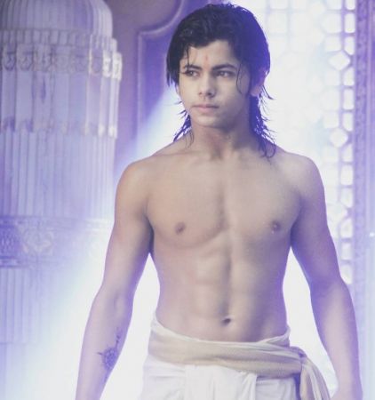 The kid who played young Aamir in Dhoom 3 has grown up to be a hot dude
