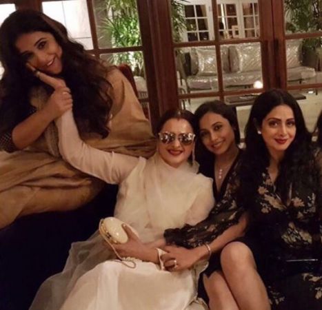 Manish Malhotra organized a glamorous birthday bash for gorgeous Sridevi