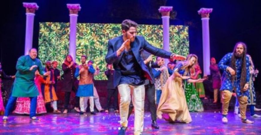 Nick Jonas amazes the guests arrive on Ghodi breaks into a Bhangda
