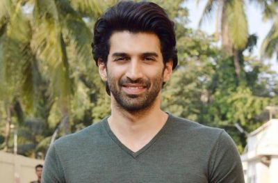 Aditya Roy Kapur reveals when and why he will join instagram, watch hilarious video