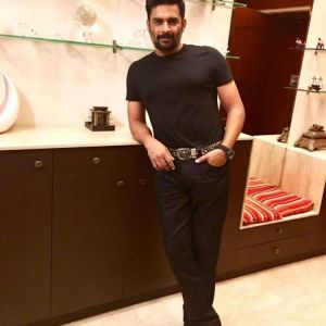 Take a look: R. Madhavan backs to his lean physique