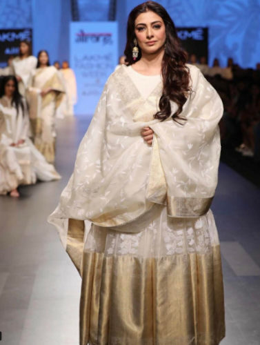 Don't Miss to Watch the Pictures of Stunning Showstoppers of Lakme Fashion Week