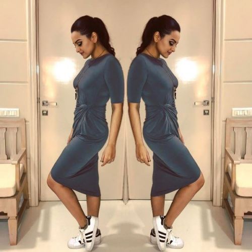 Latest Pictures of Sonakshi Sinha rolls her fans crazy!