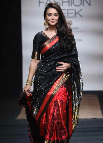 Don't Miss to Watch the Pictures of Stunning Showstoppers of Lakme Fashion Week