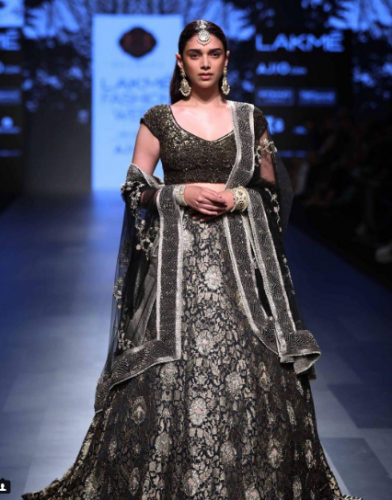 Don't Miss to Watch the Pictures of Stunning Showstoppers of Lakme Fashion Week