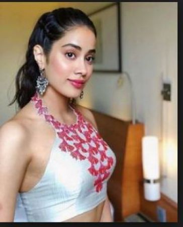 Jhanvi Kapoor childhood cute Naughty expression just steal your heart..have a look inside