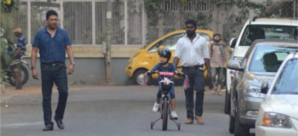Photo! Mahesh Bhupathi captured on camera giving a bike lesson to his daughter Saira