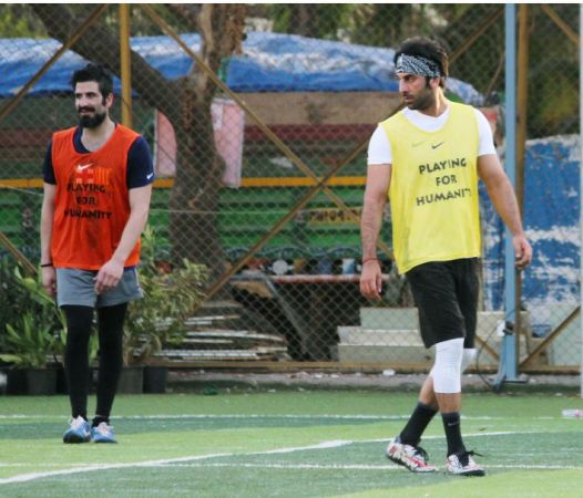 Ranbir Kapoor with other stars seems in sports spirit on Sunday in Juhu….check clicks inside