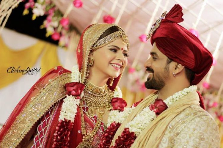 Rucha Gujarathi's full wedding album is here!!