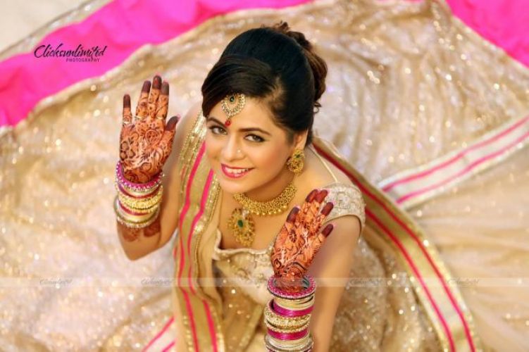 Rucha Gujarathi's full wedding album is here!!