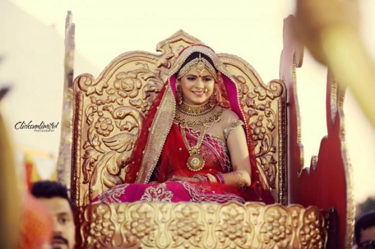 Rucha Gujarathi's full wedding album is here!!