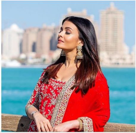 Can’t even get your eye off from Aishwarya Rai Bachchan Doha brightened look...have a look inside