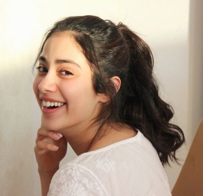 What??? Instead of 'Oh shit' 'Janhvi Kapoor says 'Tattiyans', Watch hilarious video here