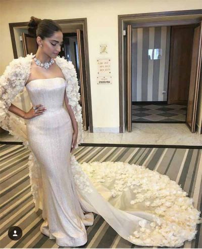Sonam Kapoor grooving in a gorgeous white dress, check out the video here