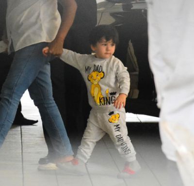 'My Dad is the king', reads Taimur Ali Khan's sweatshirt, check out the cute photo here